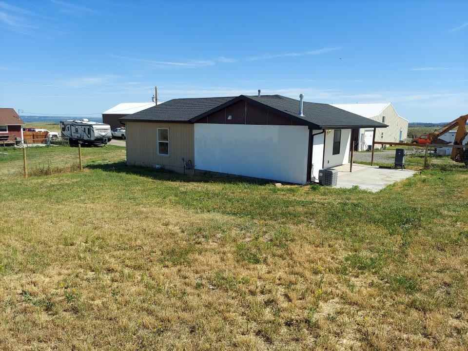 4576 1/2 Hill Rd - Photo 2 of 8