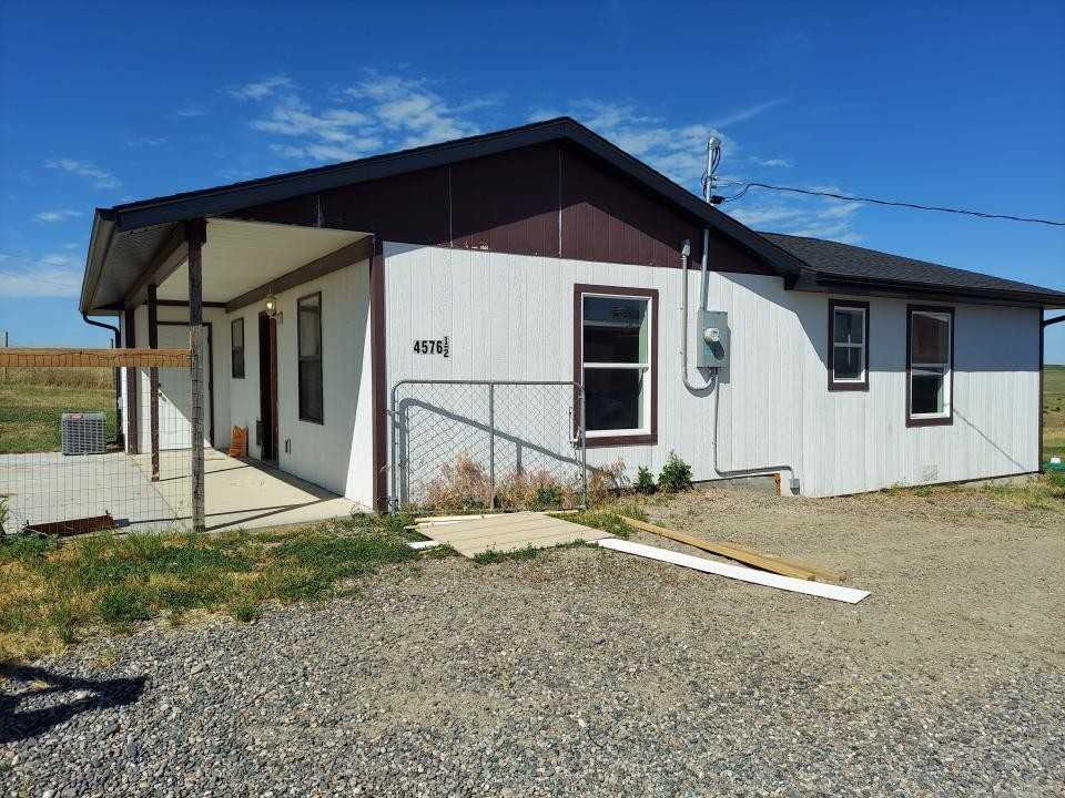4576 1/2 Hill Rd - Photo 4 of 8