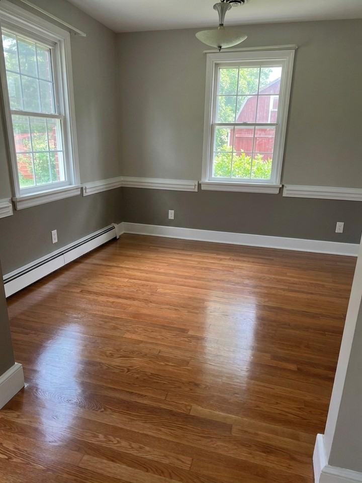 8160 Lee Ave - Photo 6 of 11