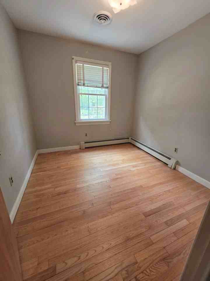 8160 Lee Ave - Photo 4 of 11
