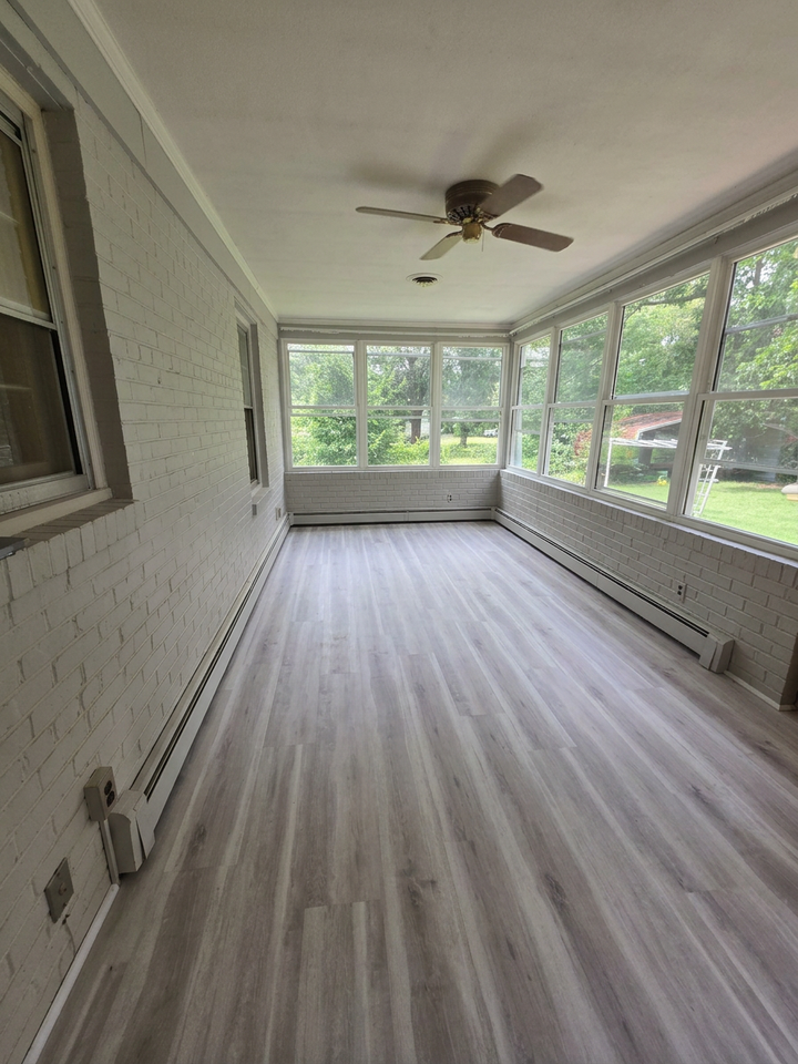 8160 Lee Ave - Photo 3 of 11