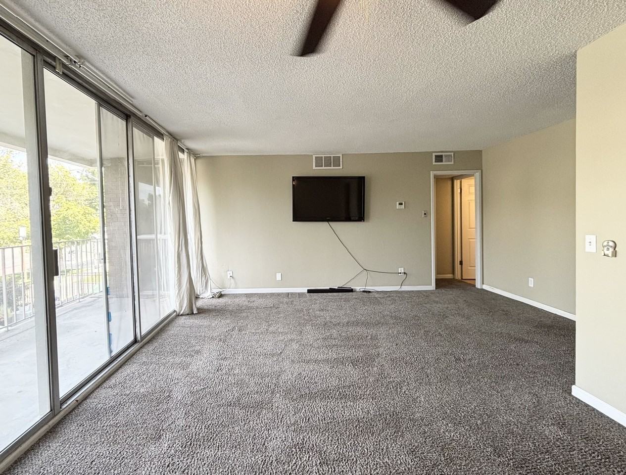 710 Eastsouth #2E - Photo 4 of 31