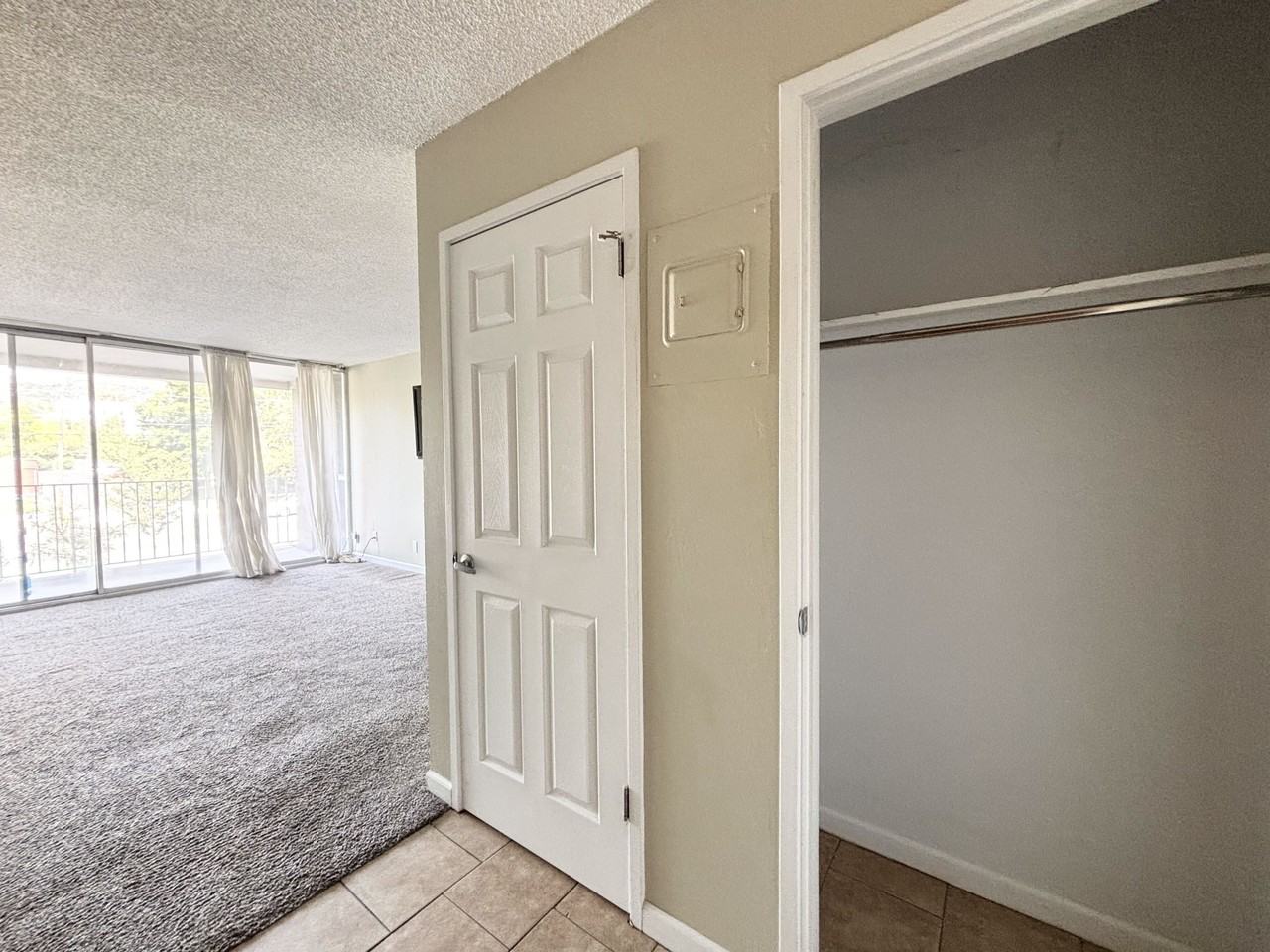 710 Eastsouth #2E - Photo 6 of 31