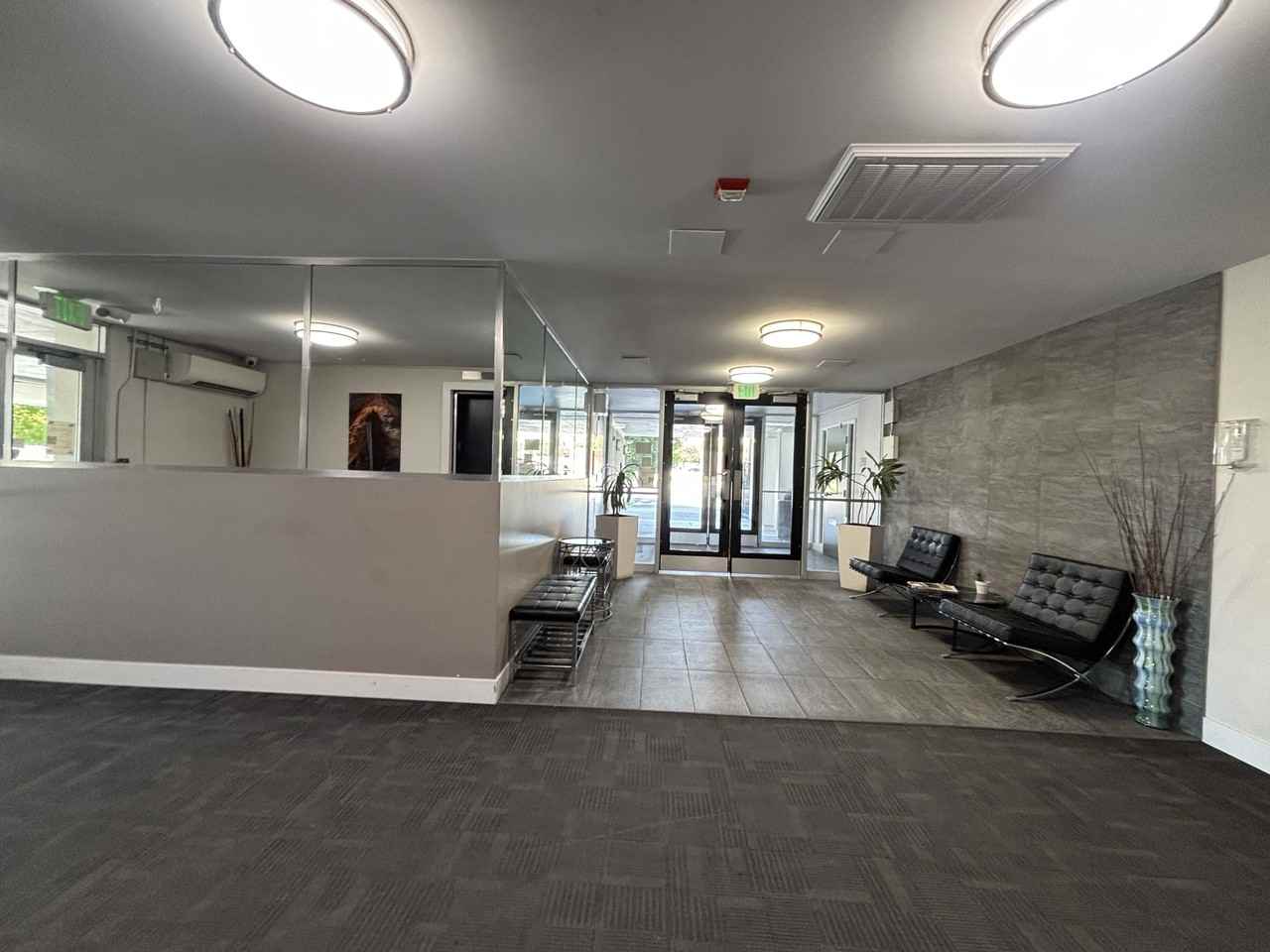 710 Eastsouth #2E - Photo 3 of 31