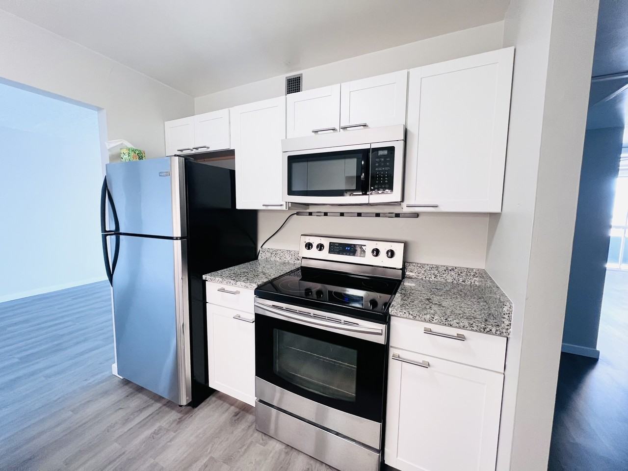 710 Eastsouth, 8H #8H - Photo 2 of 23