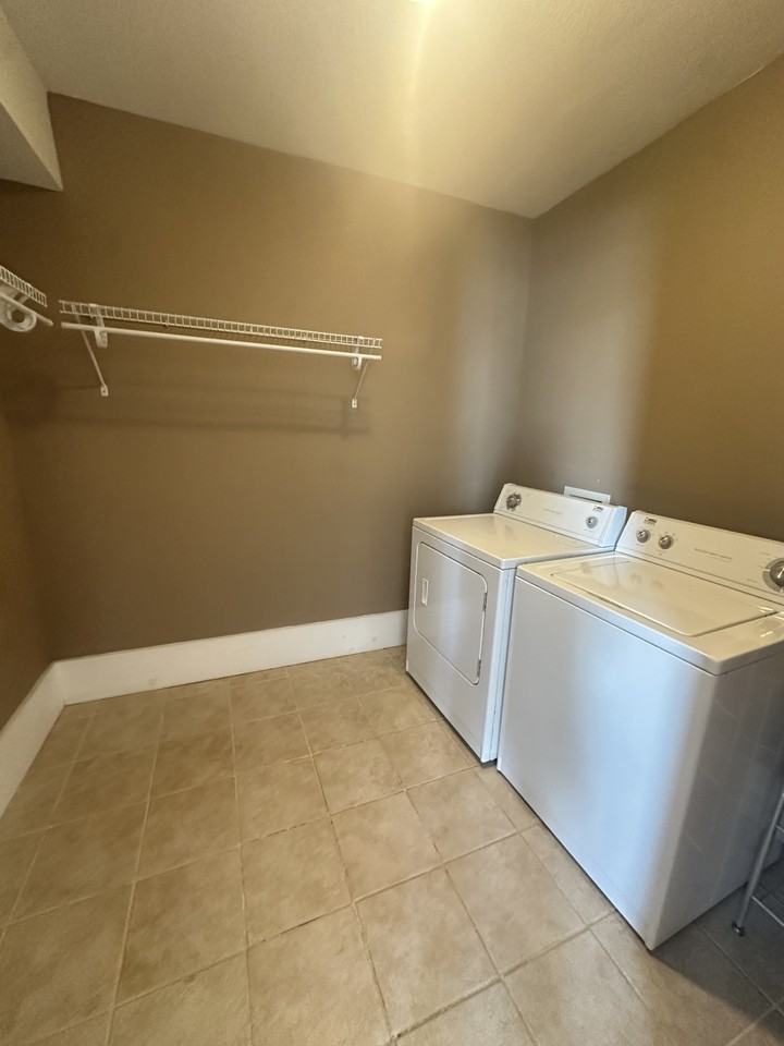 315 E 38th St #1 - Photo 4 of 28