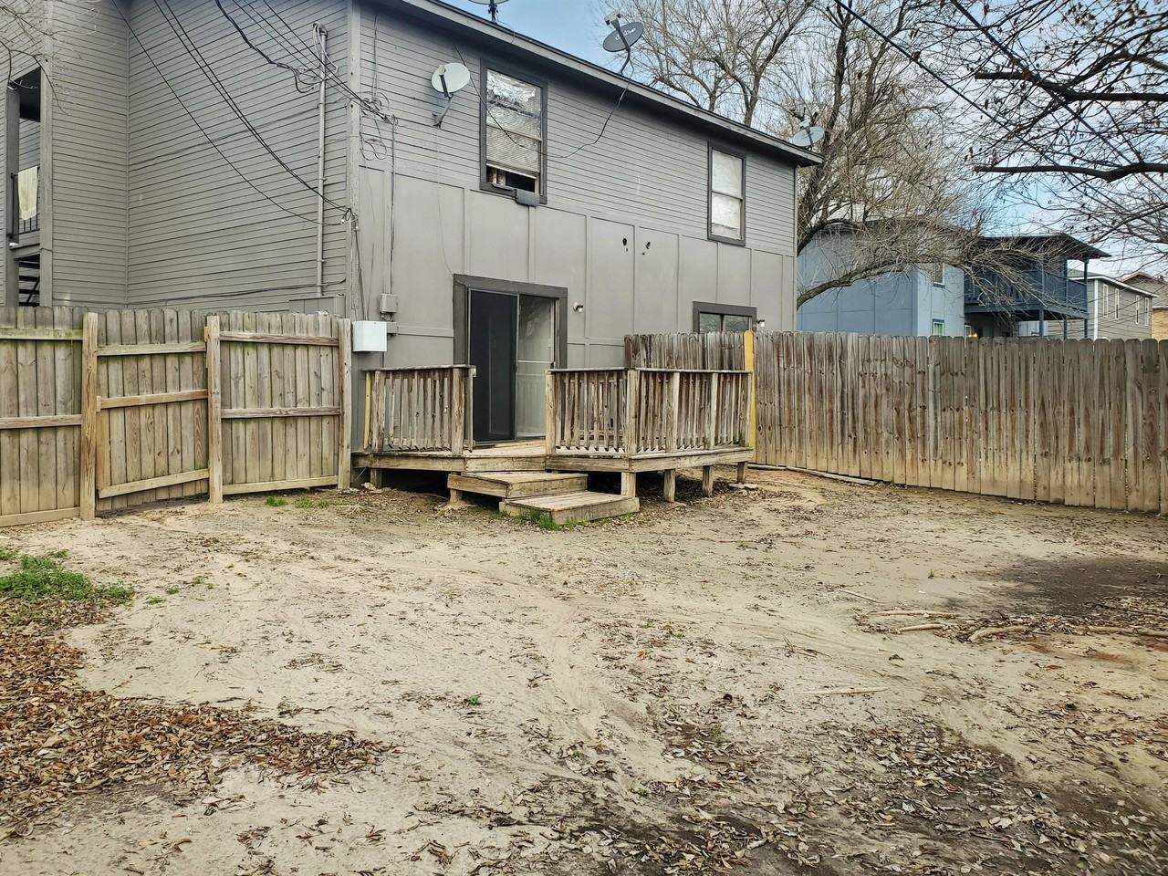 306 Manuel Dr - Photo 3 of 3