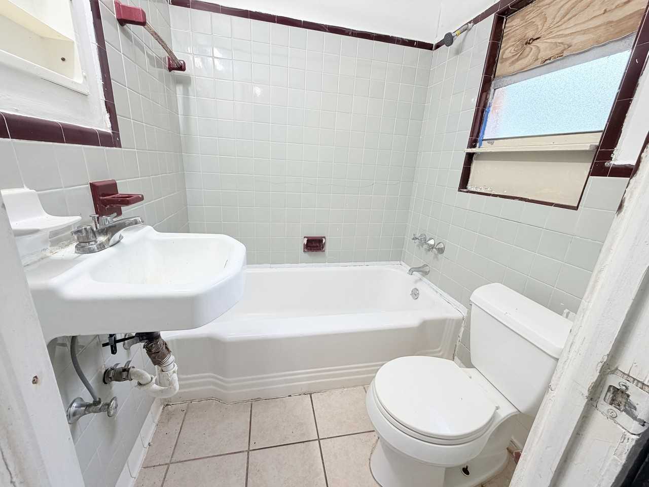4343 Pinewood Ave #4343 - Photo 6 of 9