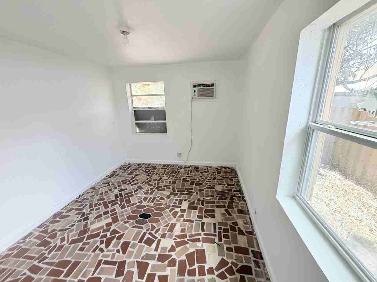4343 Pinewood Ave #4343 - Photo 2 of 9