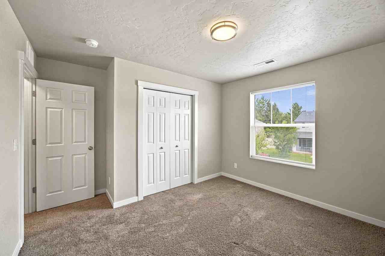 10043 W Campville St - Photo 5 of 24