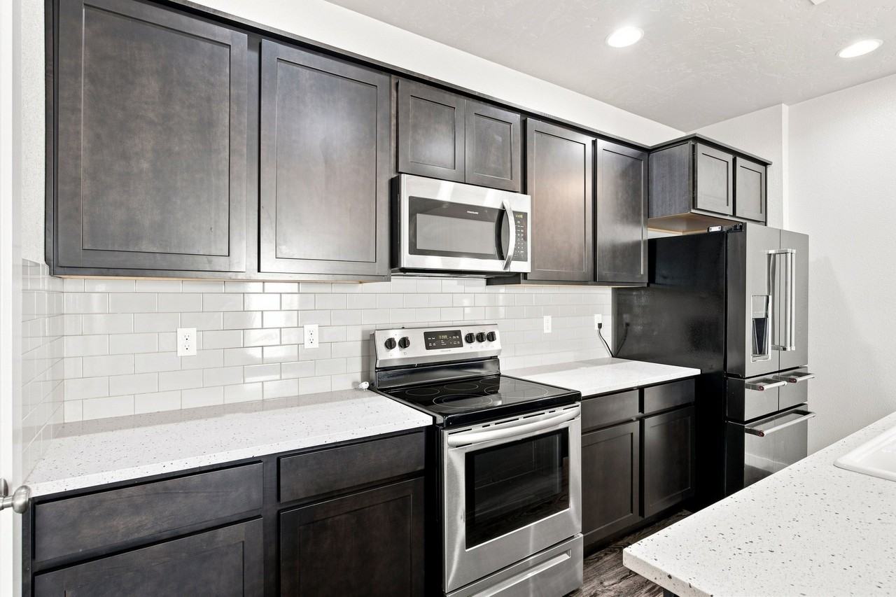 10043 W Campville St - Photo 2 of 24
