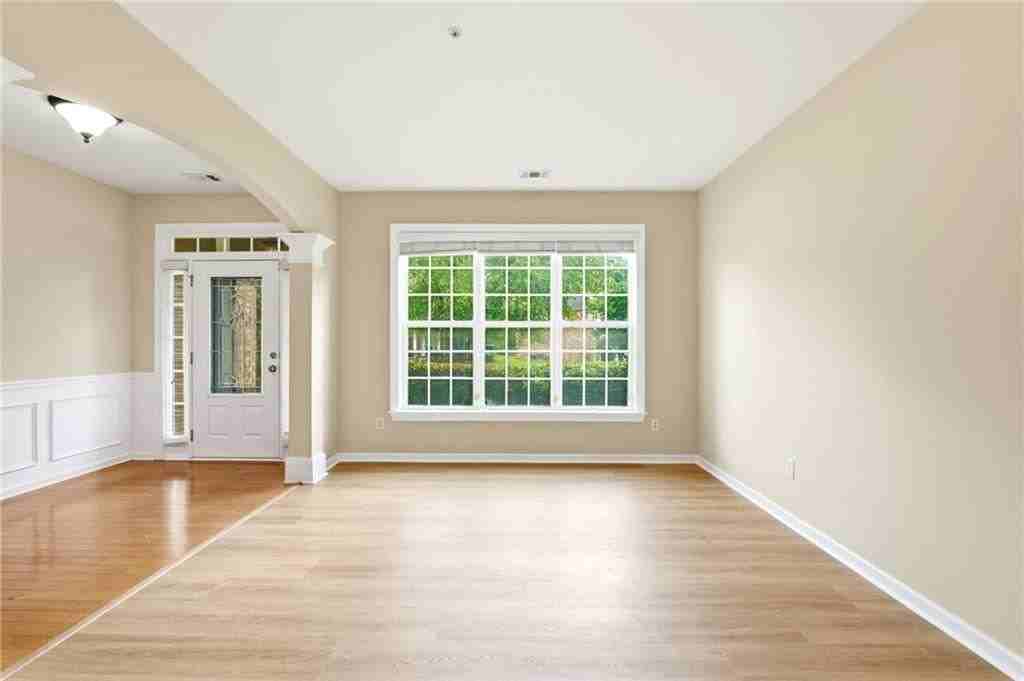 2196 Kingswood Dr - Photo 6 of 34