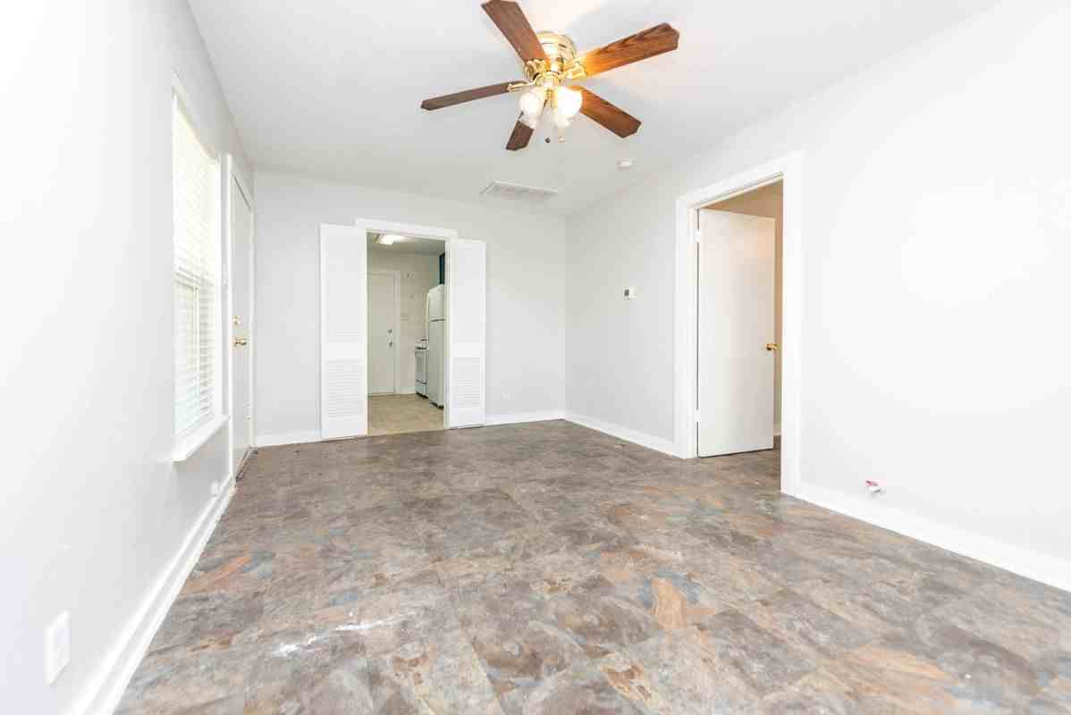 1013 E 10th St - Photo 2 of 14