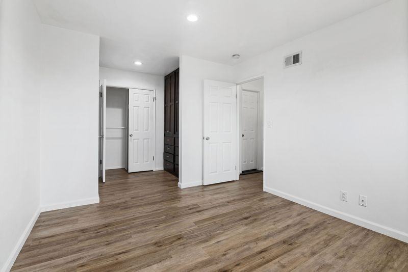 3952 W 178th St ##B - Photo 4 of 10