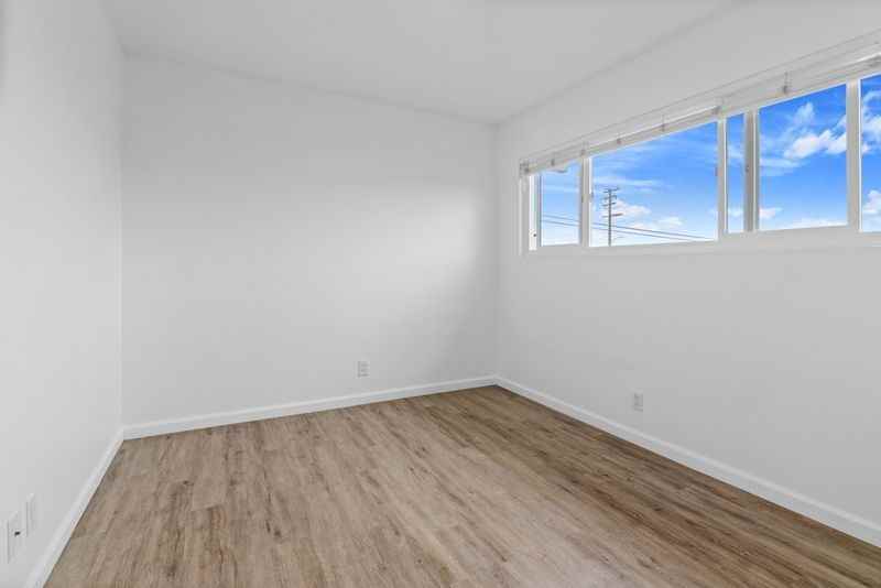 3952 W 178th St ##B - Photo 5 of 10