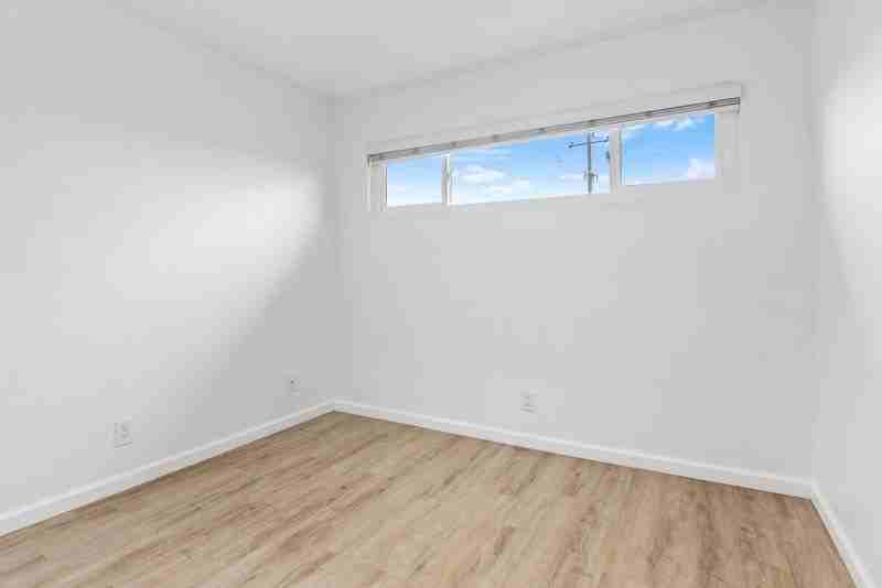 3952 W 178th St ##B - Photo 6 of 10