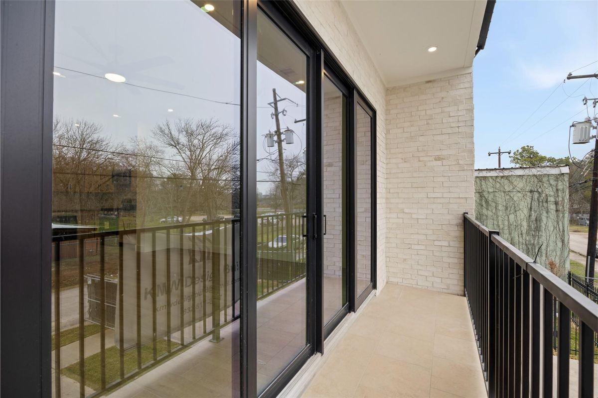 6328 Sidney St - Photo 5 of 21