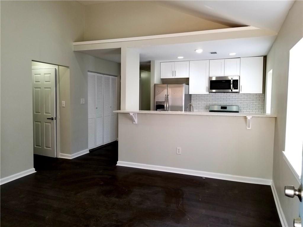 968 Fern Ave Se - Photo 3 of 18