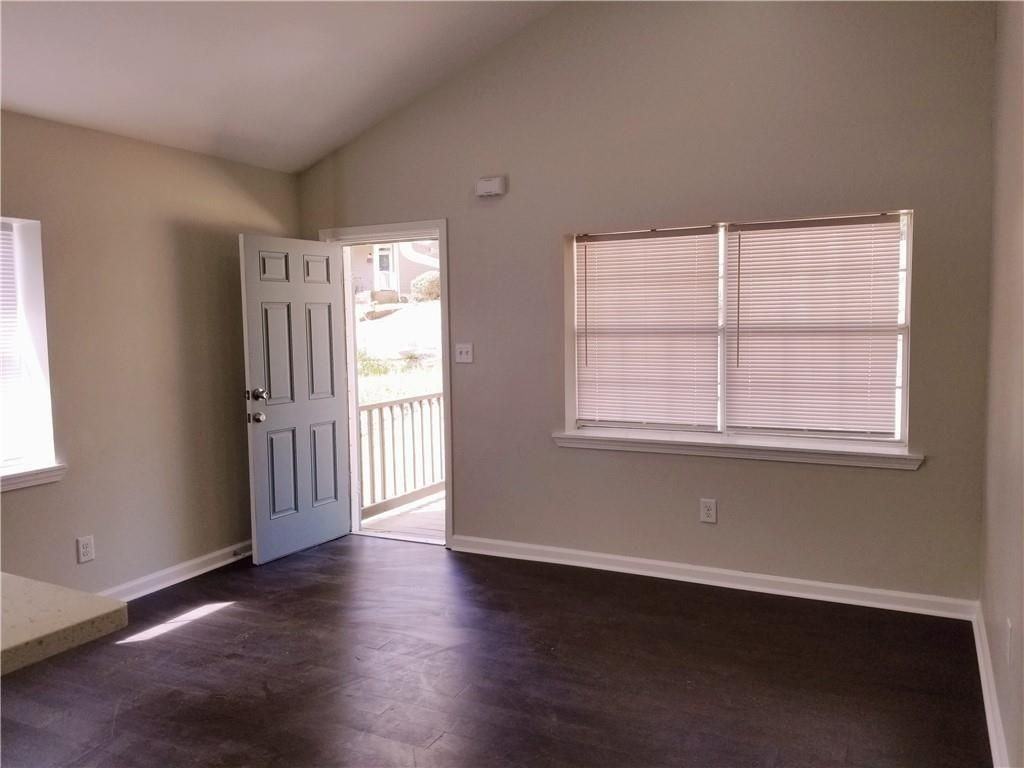 968 Fern Ave Se - Photo 5 of 18