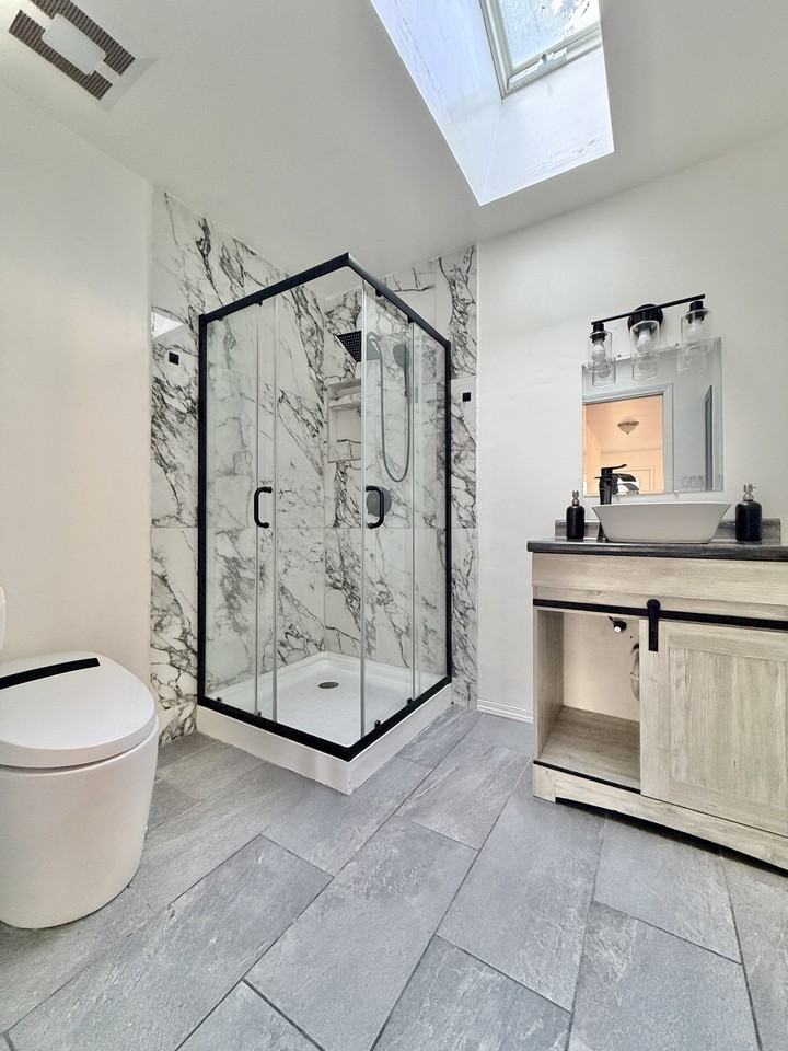 135 Pembroke Rd Sw - Photo 2 of 16