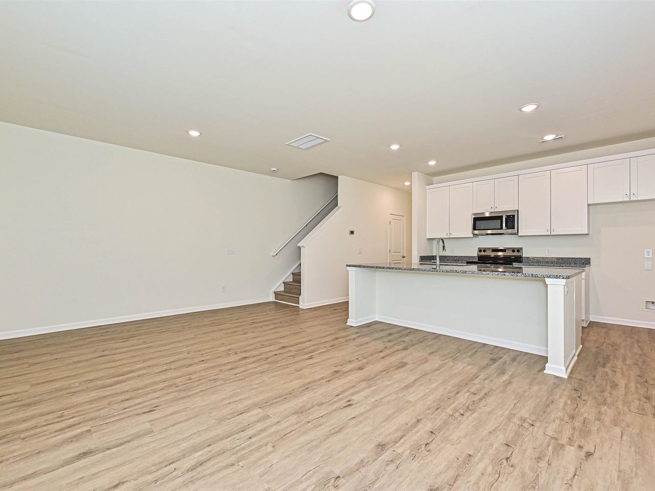 1725 E Cloaninger Ave #B - Photo 5 of 23