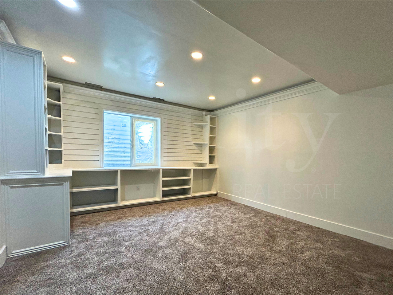 8045 N Plum Creek Dr #4 - Photo 2 of 33
