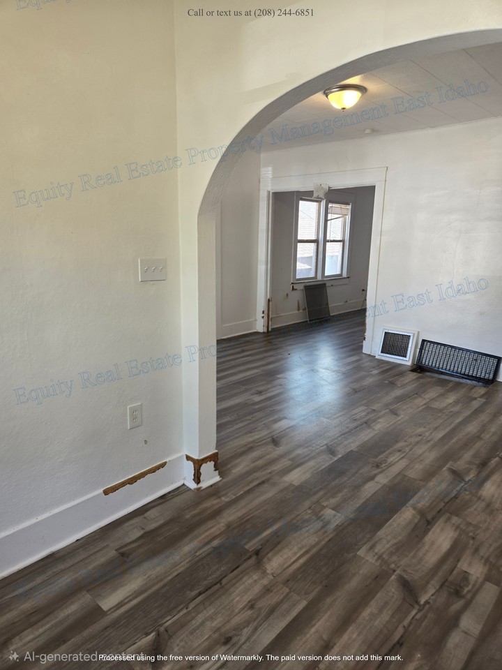 921 W Clark St #1 - Photo 7 of 40
