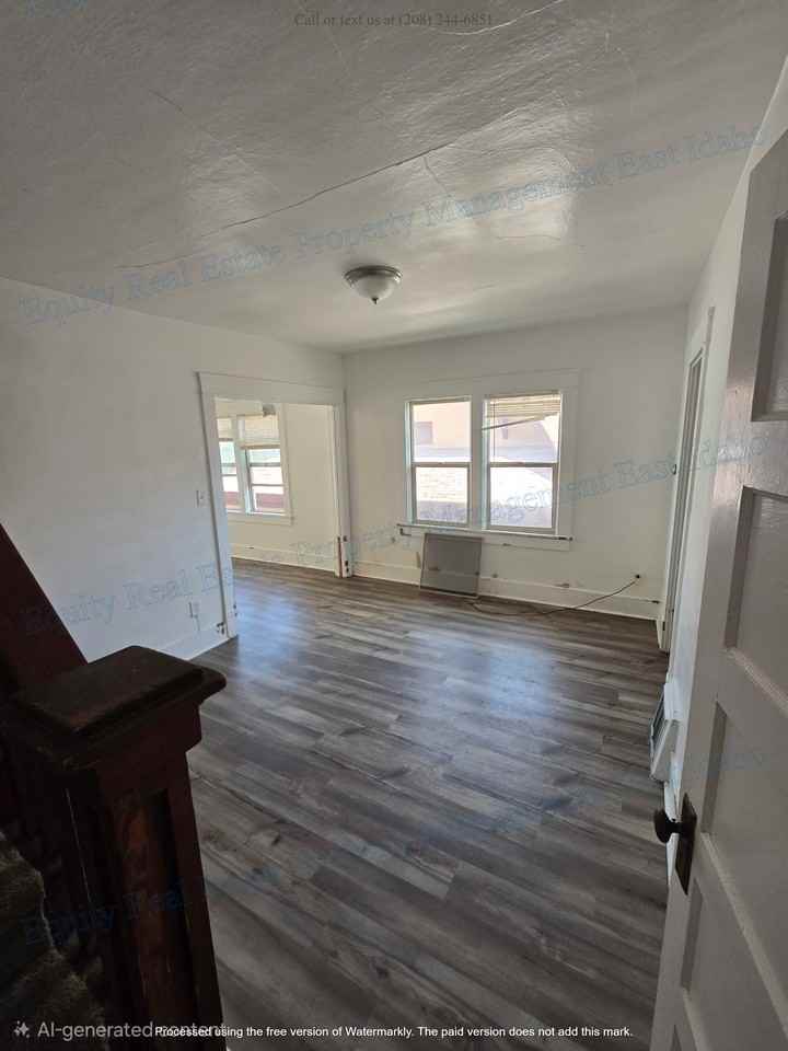 921 W Clark St #1 - Photo 3 of 40