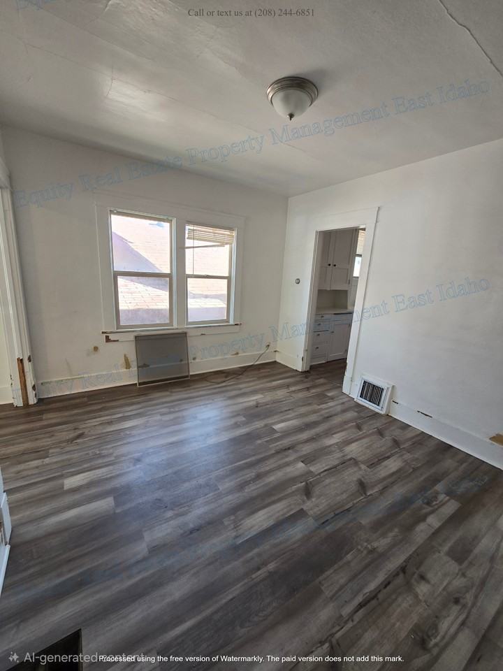 921 W Clark St #1 - Photo 7 of 40