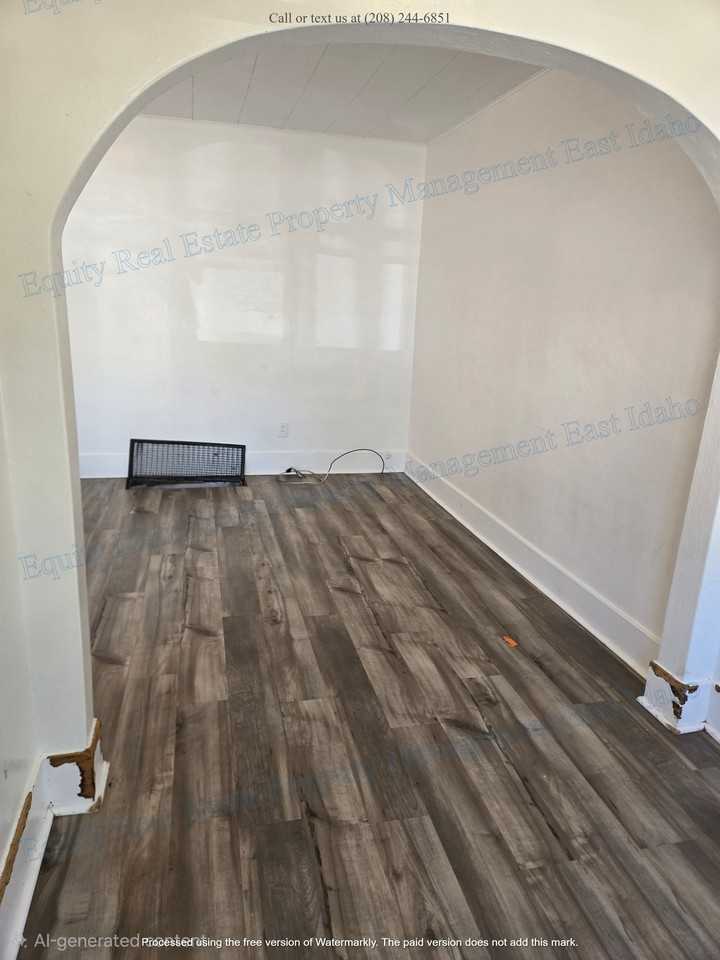 921 W Clark St #1 - Photo 5 of 40