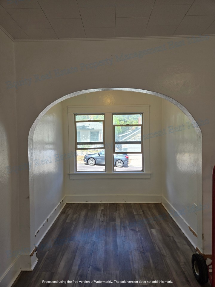 921 W Clark St #1 - Photo 5 of 40