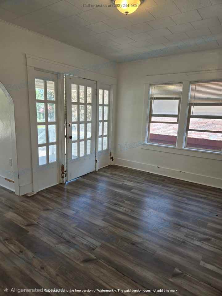921 W Clark St #1 - Photo 5 of 40