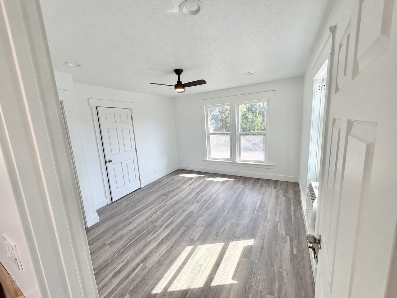 190 Sw #4 - Photo 3 of 7