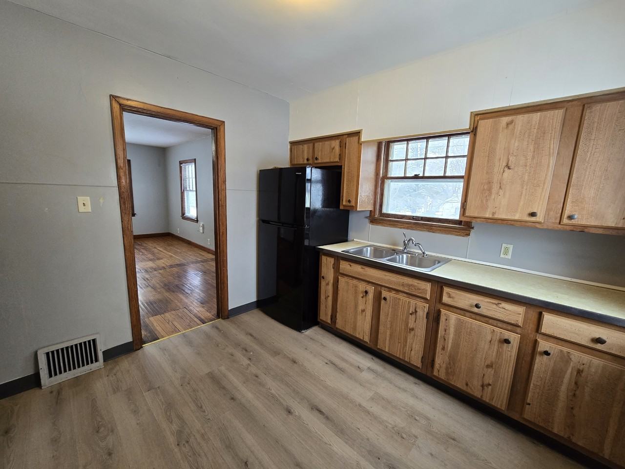 401 Charles St - Photo 2 of 28
