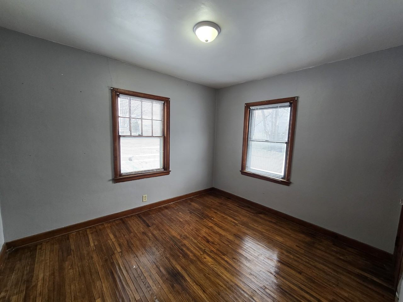 401 Charles St - Photo 5 of 28