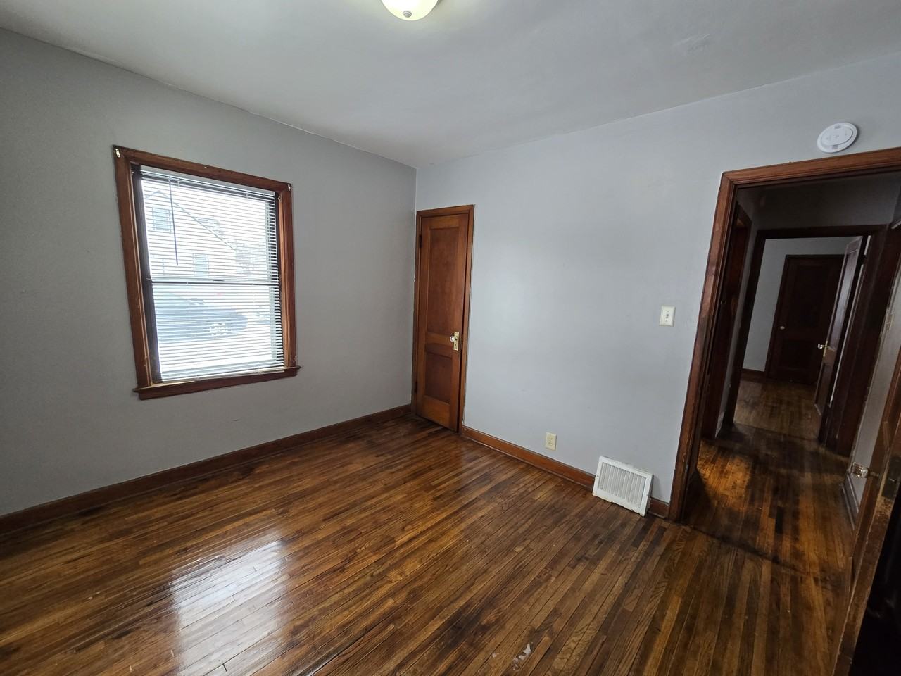 401 Charles St - Photo 6 of 28