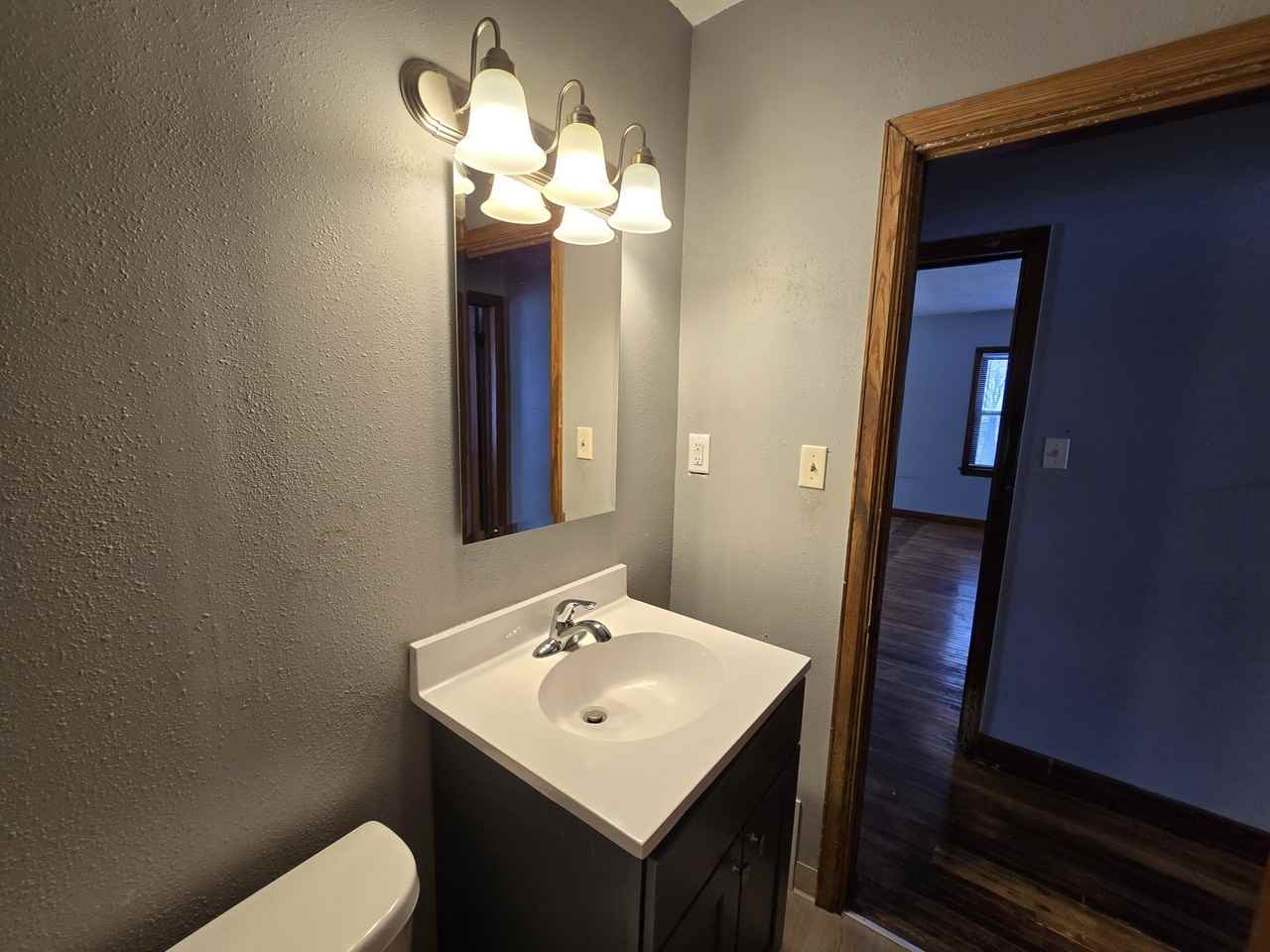 401 Charles St - Photo 4 of 28