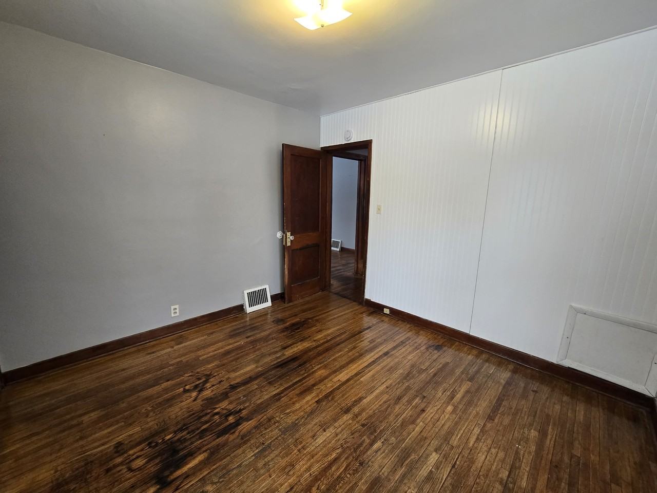 401 Charles St - Photo 7 of 28