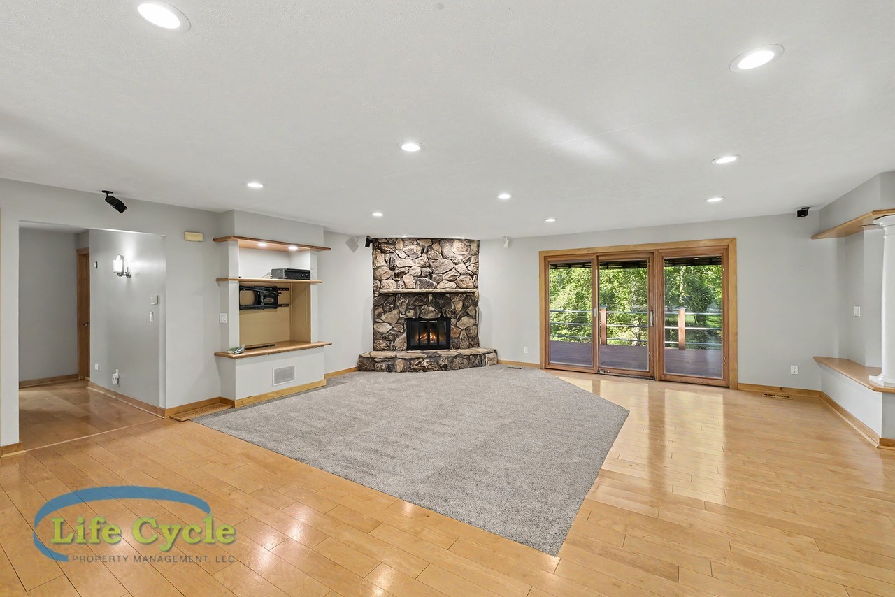 4395 Shady Oak Ct #1 - Photo 5 of 19