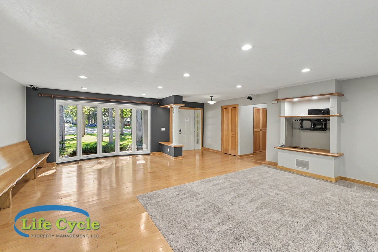 4395 Shady Oak Ct #1 - Photo 4 of 19