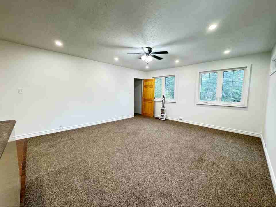 741 Trinity St - Photo 4 of 14