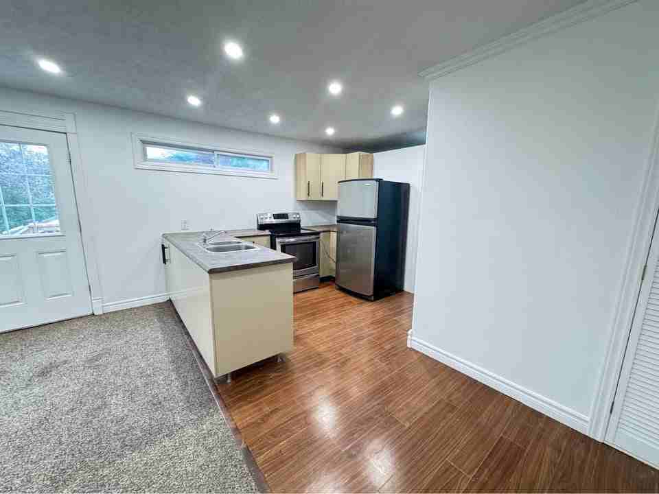 741 Trinity St - Photo 5 of 14
