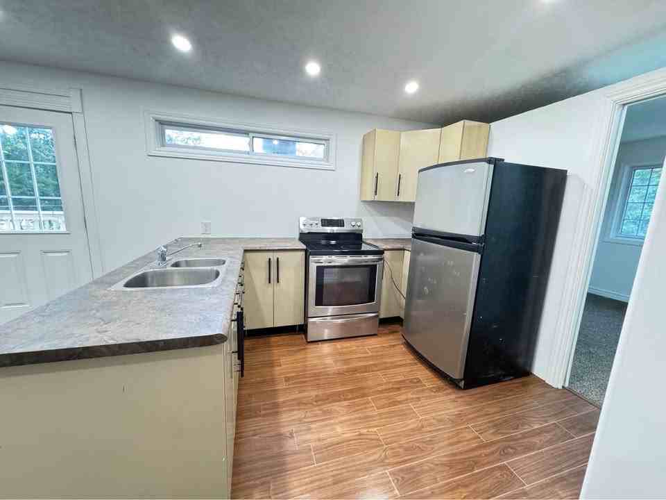 741 Trinity St - Photo 6 of 14