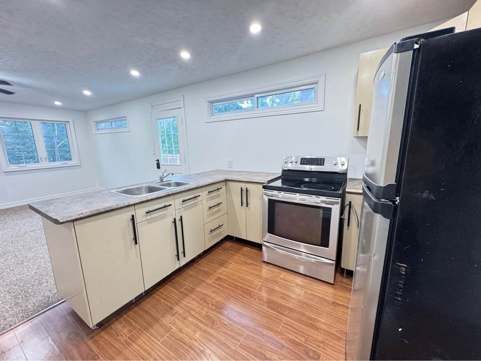 741 Trinity St - Photo 7 of 14