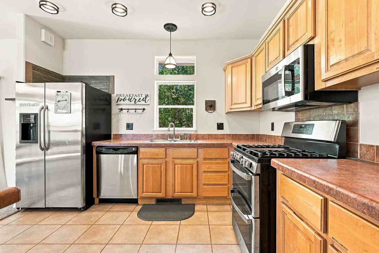 237 Tschaikovsky Rd Uppr - Photo 5 of 36