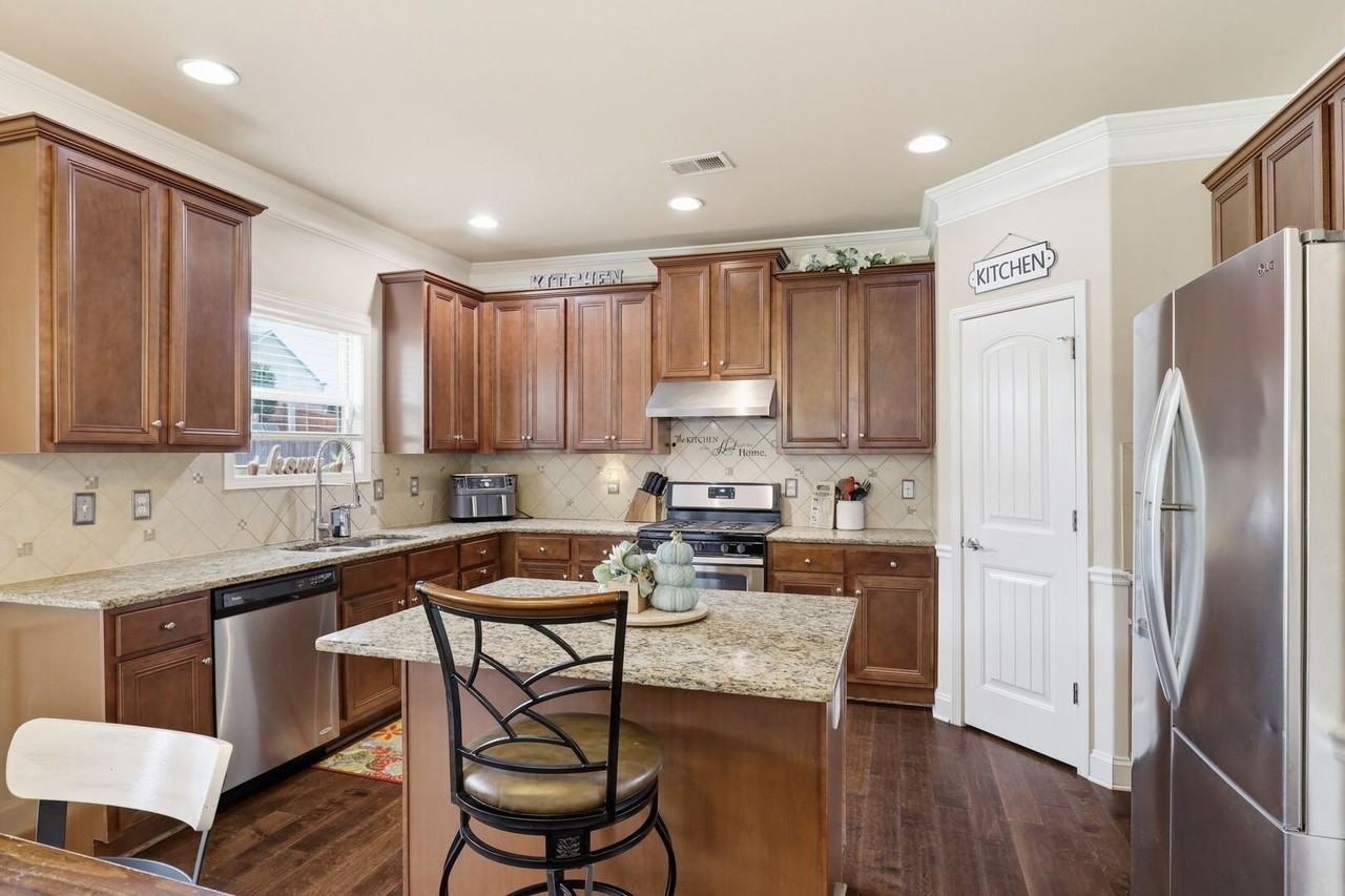 103 Jones Creek Cir - Photo 6 of 41