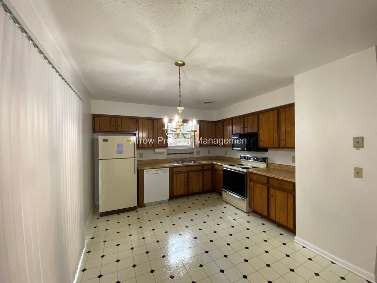 421 S Timber Dr - Photo 5 of 17