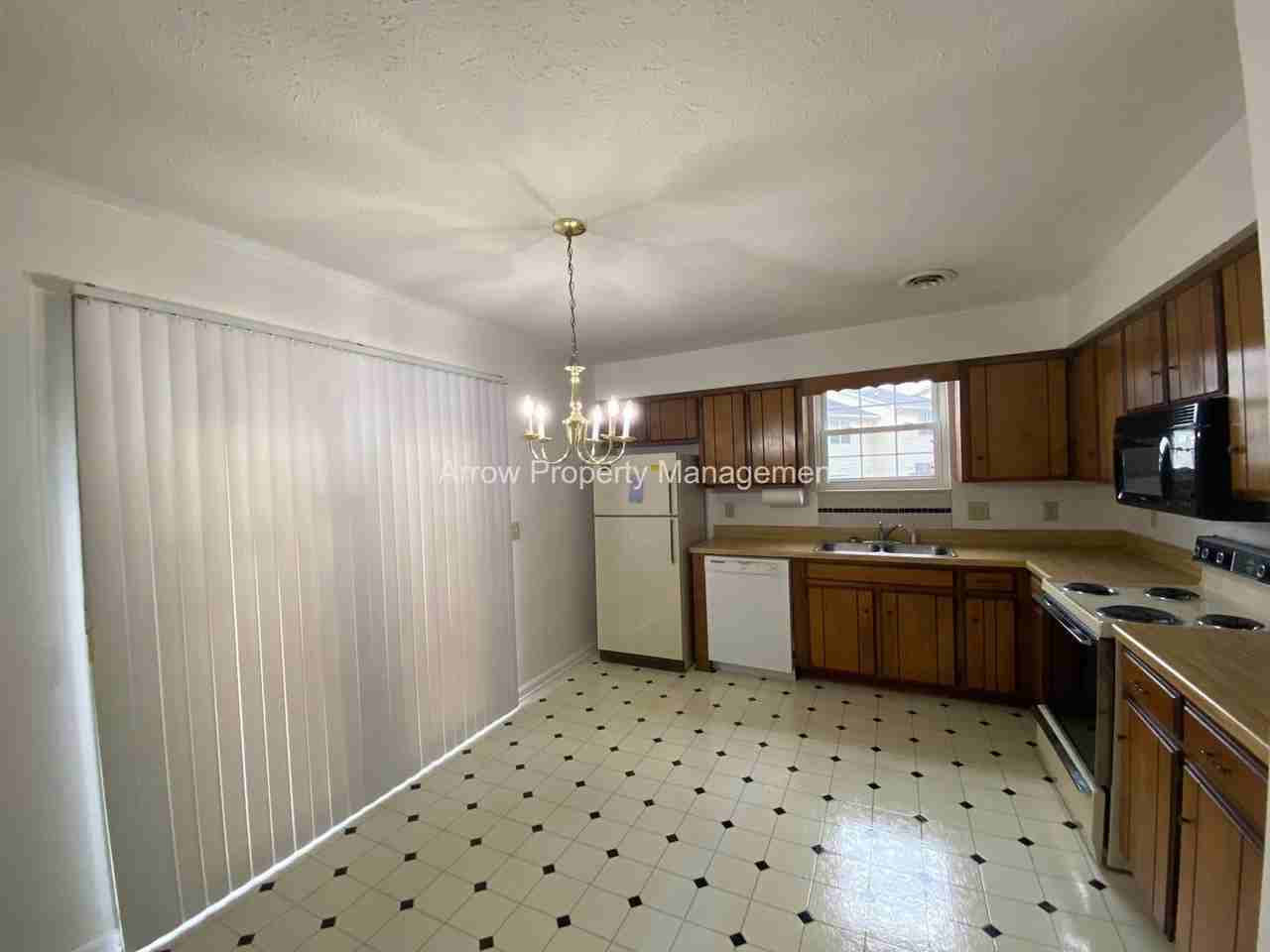 421 S Timber Dr - Photo 6 of 17