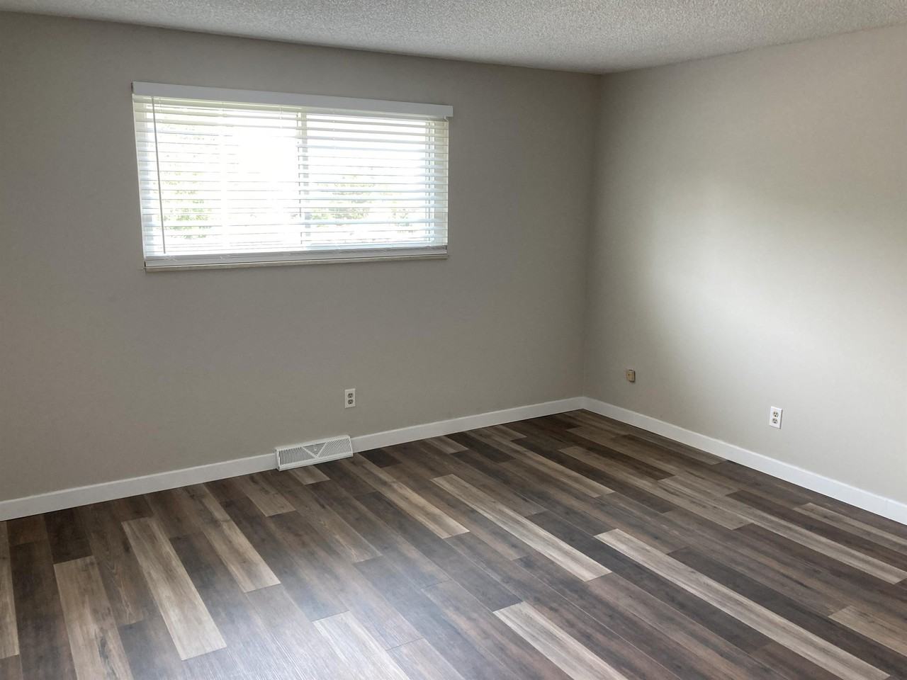 172 Olympus Cir - Photo 6 of 15