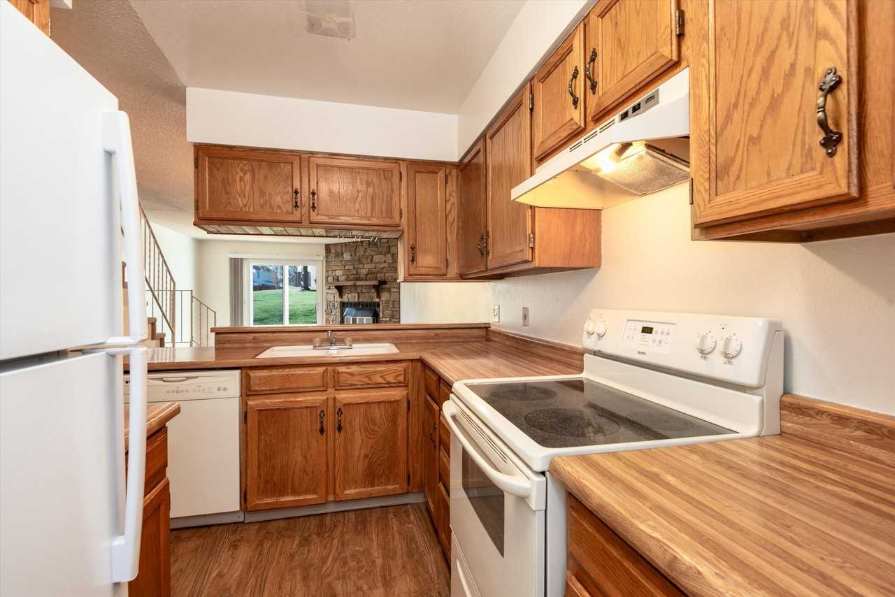 8972 W Dartmouth Pl - Photo 3 of 38